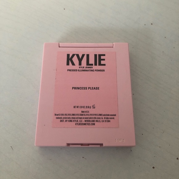 Kylie Cosmetics Pressed Illuminating Powder - Princess Please - Picture 1 of 4